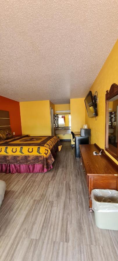 Chaparral Motel Hallettsville Exterior photo