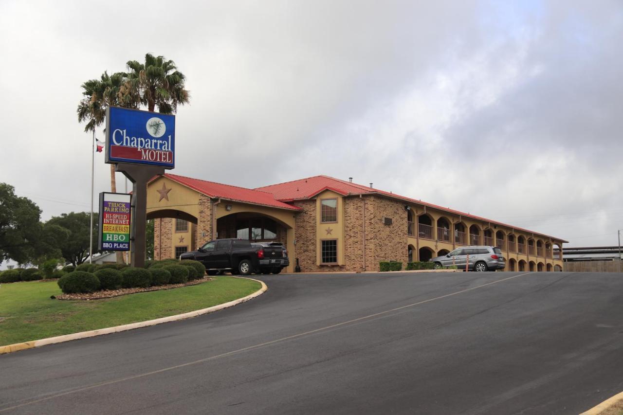 Chaparral Motel Hallettsville Exterior photo
